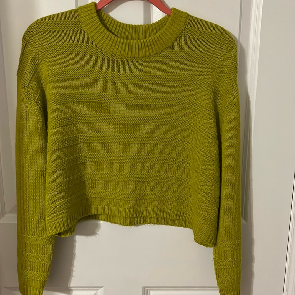 Topshop olive green crop sweater.  Size 2 Gently worn.